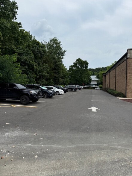 More Photos Of 105 N Gold Dr, Robbinsville Warehouse For Lease