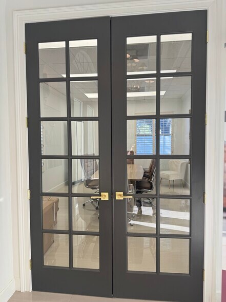 More Photos Of 15429 N Florida Ave, Tampa Medical For Lease