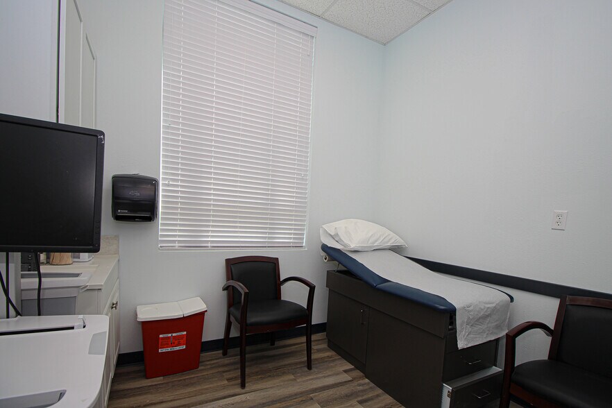 More Photos Of 1661 Eastchase Pkwy, Fort Worth Medical For Lease