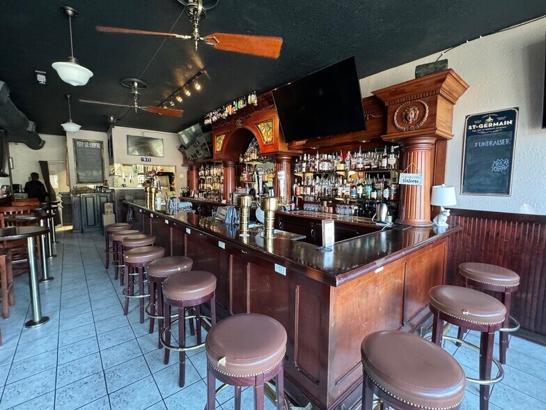 More Photos Of 1509-1511 Westport Rd, Kansas City Freestanding For Sale