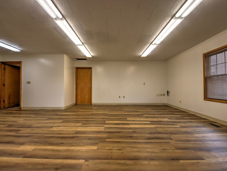More Photos Of 111 Longwood Dr, Laporte Freestanding For Lease