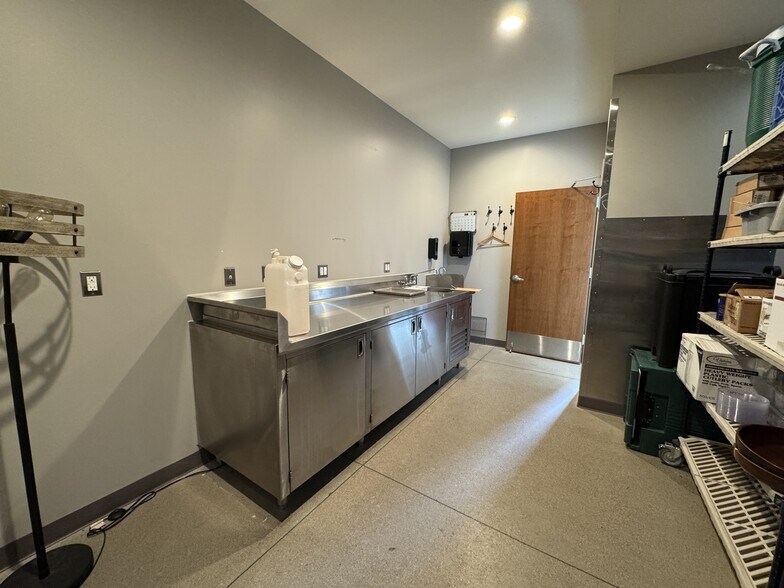 More Photos Of 20390 N M 52, Chelsea Restaurant For Lease