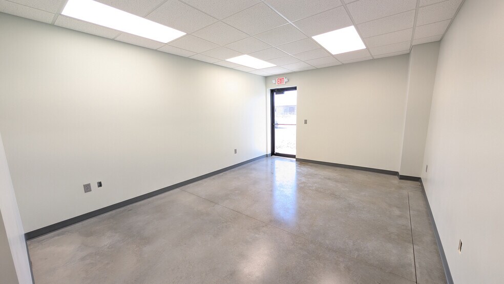 More Photos Of 4528 S. Palisade, Wichita Warehouse For Lease