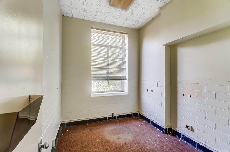 More Photos Of 800 Livermore St, Yellow Springs Research And Development For Sale