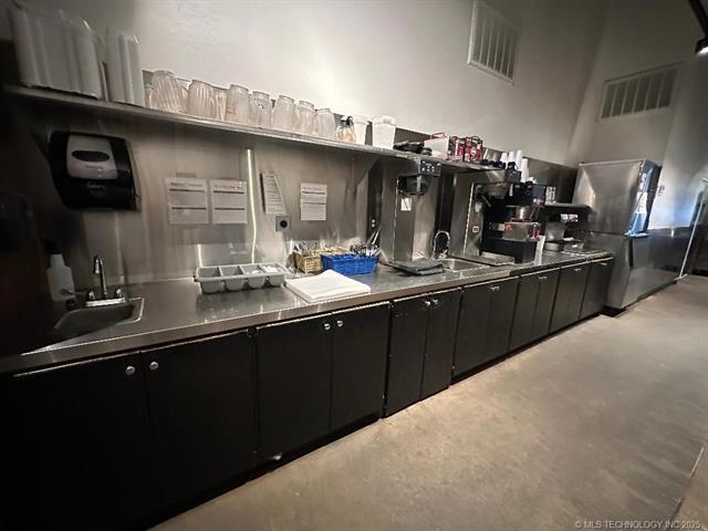 More Photos Of 207 Commerce Dr, Wewoka Restaurant For Sale