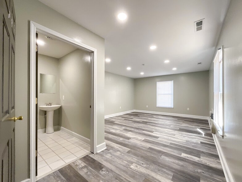 More Photos Of 1804 Lucas Ln, Charlotte Industrial For Lease