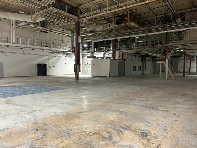 More Photos Of 10321 W Reno Ave, Oklahoma City Manufacturing For Lease