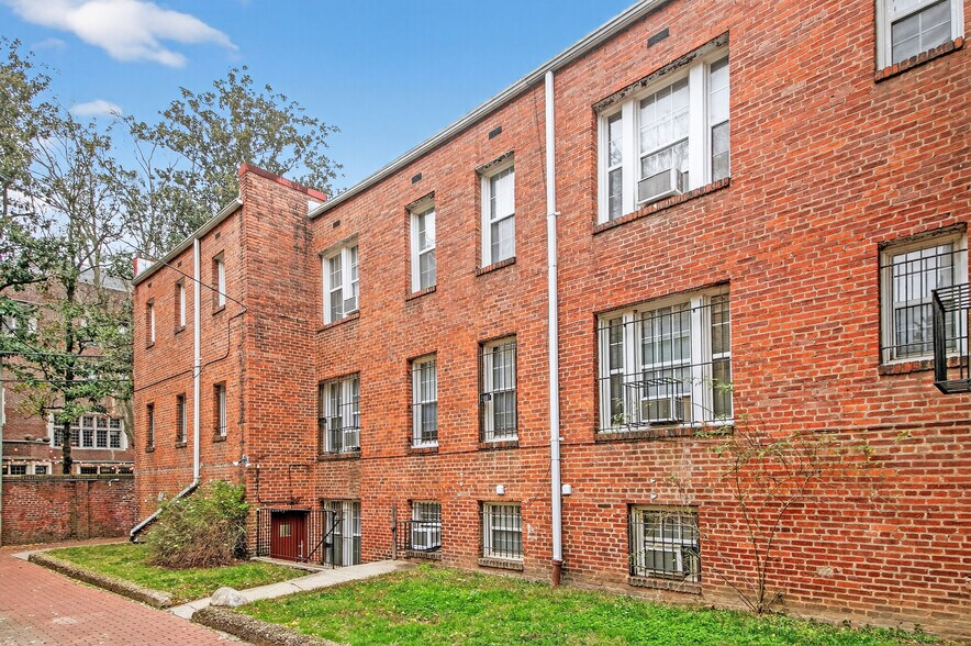 More Photos Of 1818 Riggs Pl NW, Washington Apartments For Sale