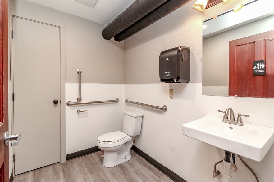 More Photos Of 515 B St NE, Auburn Office Residential For Lease