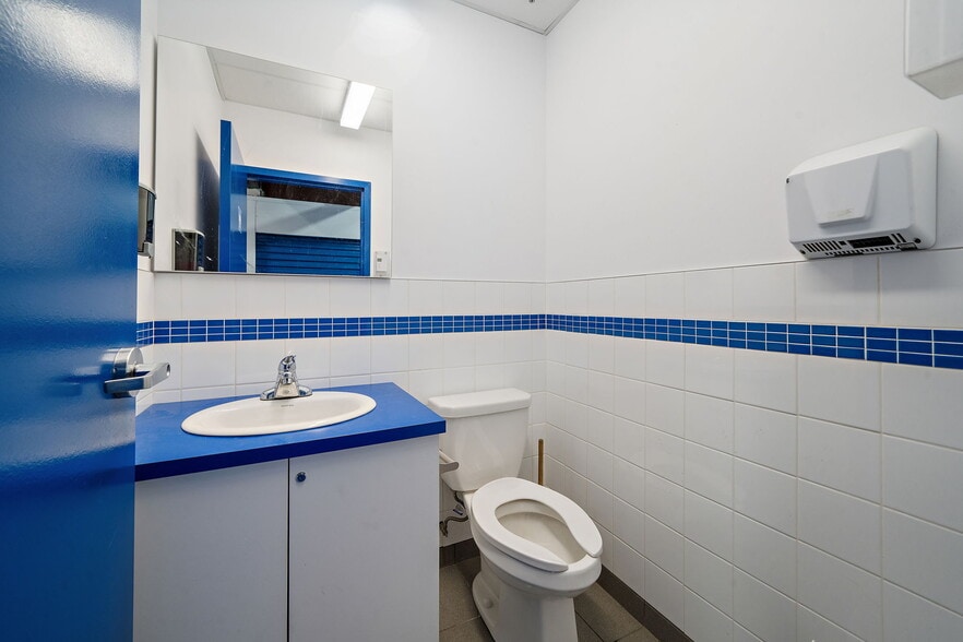 More Photos Of 403-409 Rue Saint-Roch, Montréal Warehouse For Sale