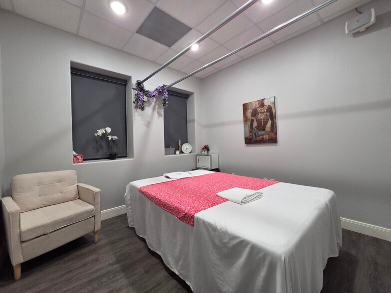 More Photos Of 350 Nursery Rd, Spring Loft Creative Space For Sale