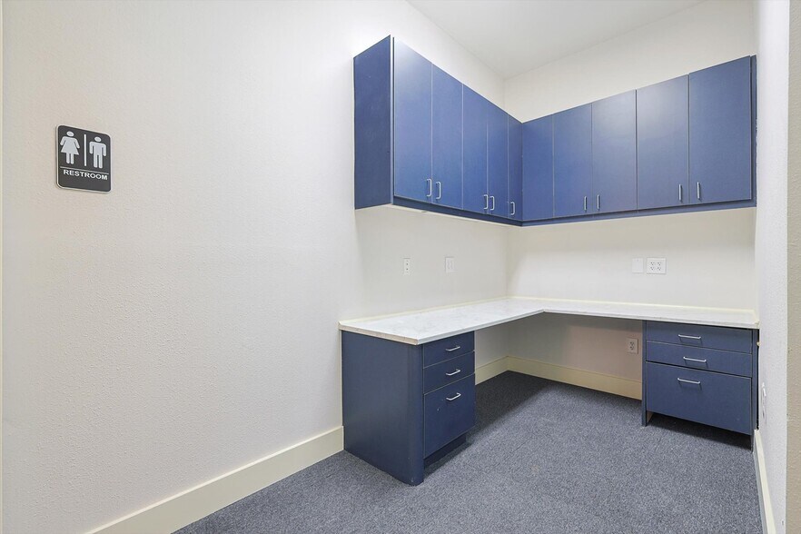 More Photos Of 5601-5605 Virginia Pky, McKinney Medical For Sale