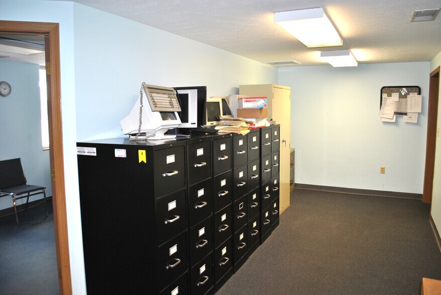 More Photos Of 2882 Johnstown Rd, Columbus Warehouse For Sale