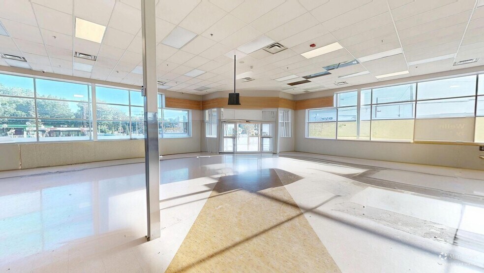 More Photos Of 14941 South Ave, Columbiana General Retail For Sale