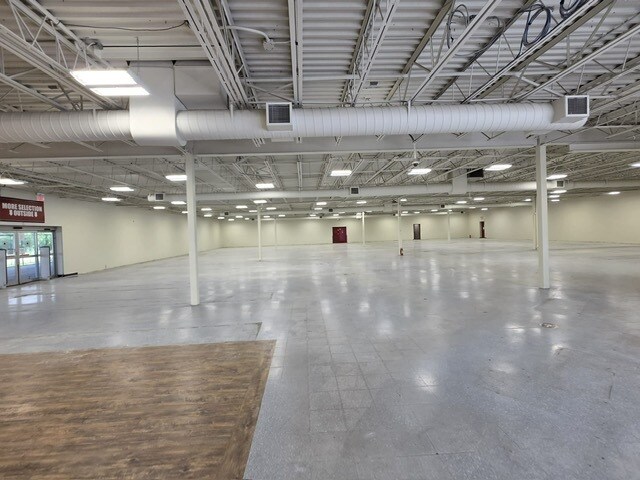 More Photos Of 1780 Wharncliffe Rd S, London Freestanding For Sale