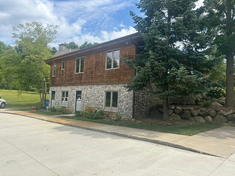 More Photos Of 15045 Dixie Hwy, Holly Coworking Space