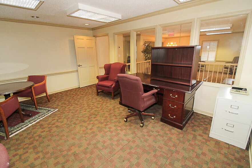 More Photos Of 330 N Cedar Bluff Rd, Knoxville Bank For Sale