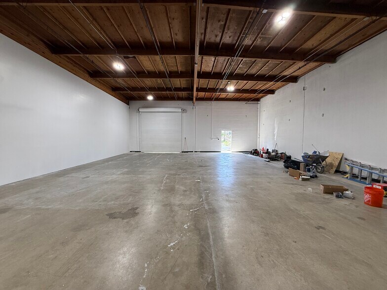 More Photos Of 9935 Horn Rd, Sacramento Warehouse For Lease