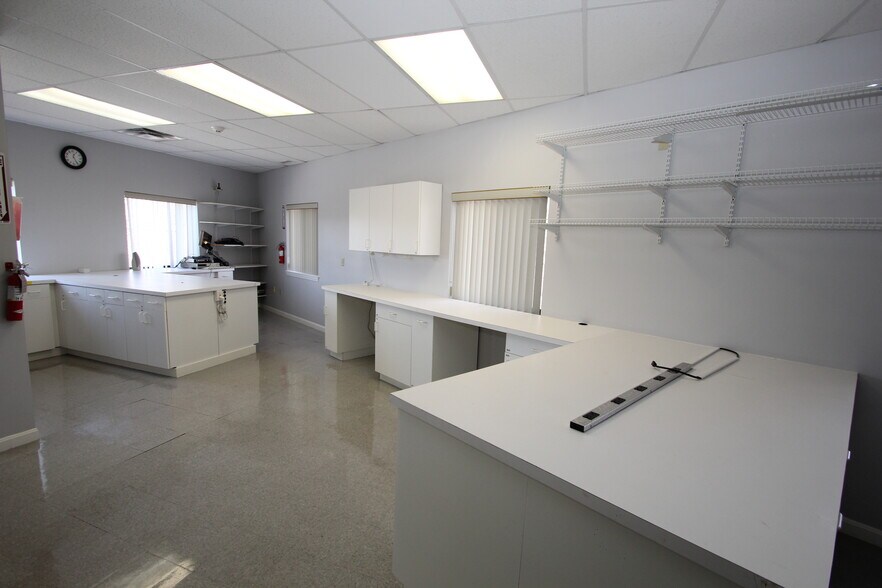 More Photos Of 87 Main St, North Reading Light Manufacturing For Sale