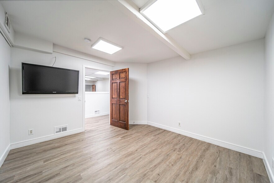 More Photos Of 1230 N Jefferson St, Anaheim Light Distribution For Sale