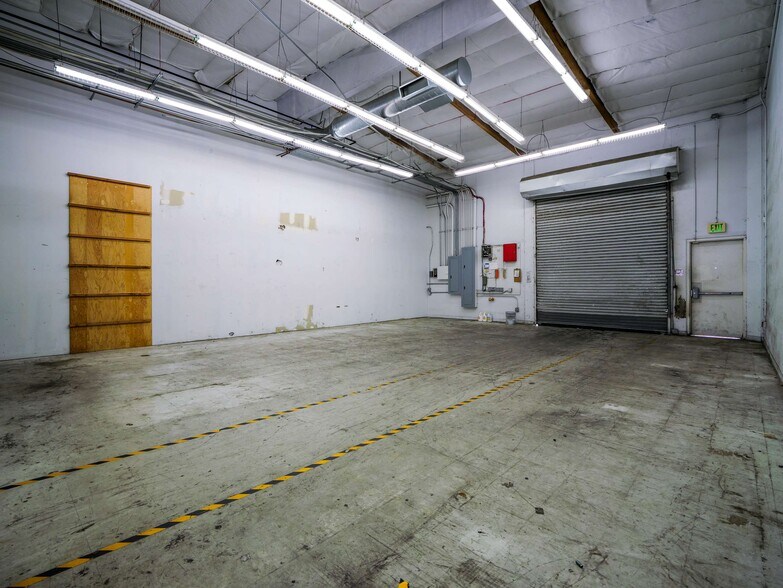 More Photos Of 3860 E Main St, Ventura Freestanding For Lease