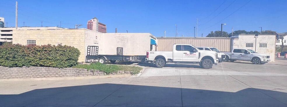 More Photos Of 4524 Leavenworth St, Omaha Warehouse For Lease