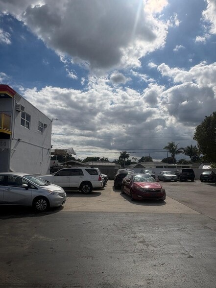 More Photos Of 250 NE 44th St, Oakland Park Auto Repair For Sale