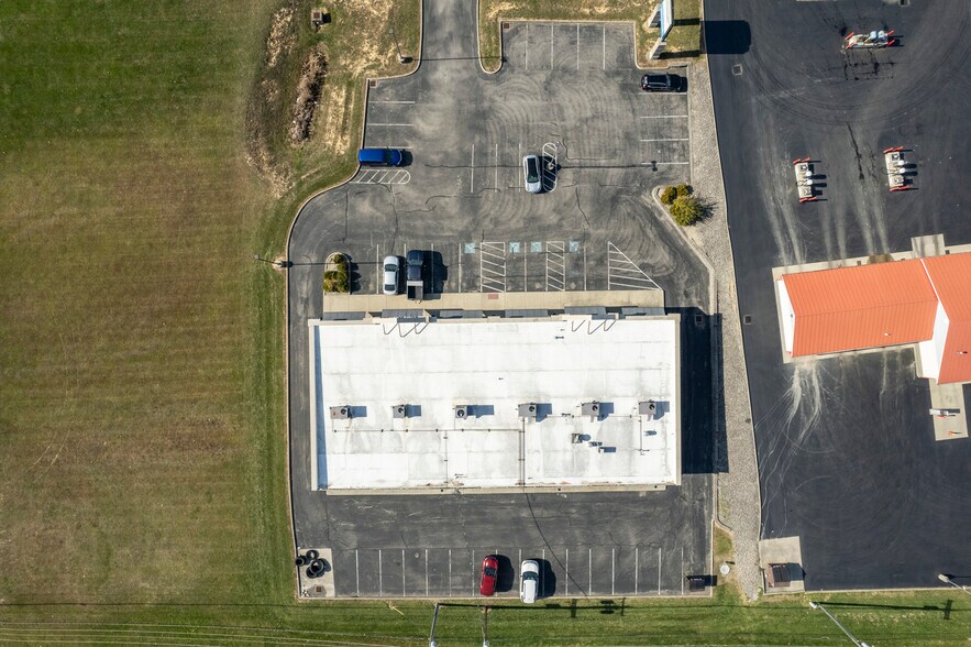 More Photos Of 120 Roberts Ln, Hillsboro Freestanding For Lease