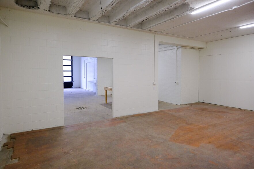 More Photos Of 408 W Main St, Benton Harbor Freestanding For Lease