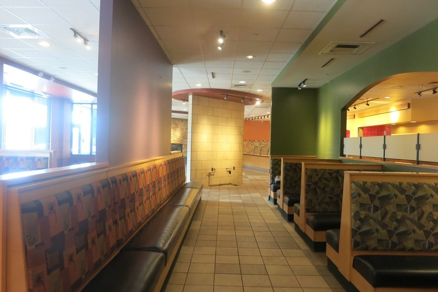 More Photos Of 1901 Hamilton Blvd, Sioux City General Retail For Sale