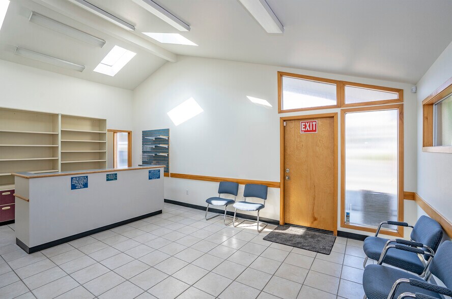 More Photos Of 5916 6th Ave, Tacoma Veterinarian Kennel For Sale