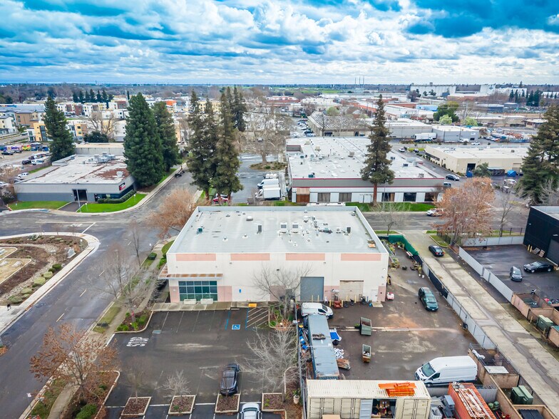 More Photos Of 1030 N D St, Sacramento Light Manufacturing For Sale