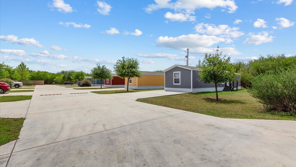 More Photos Of 1911 Wald Rd, New Braunfels Manufactured Housing Mobile Home Park For Sale