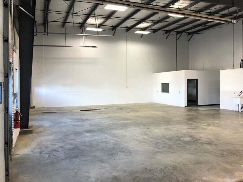 More Photos Of 5512 45th St, Leduc Warehouse For Lease