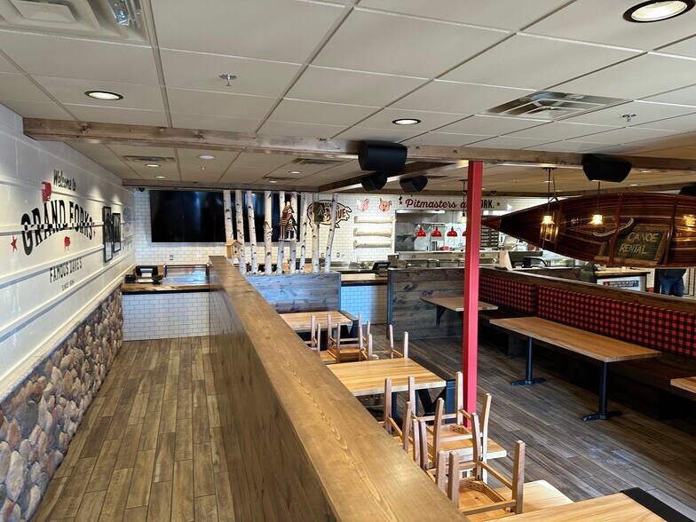 More Photos Of 1970 S Columbia Rd, Grand Forks Freestanding For Sale