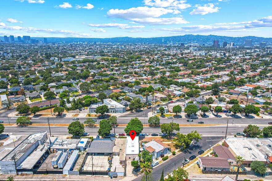 More Photos Of 5812 Venice Blvd, Los Angeles Showroom For Sale
