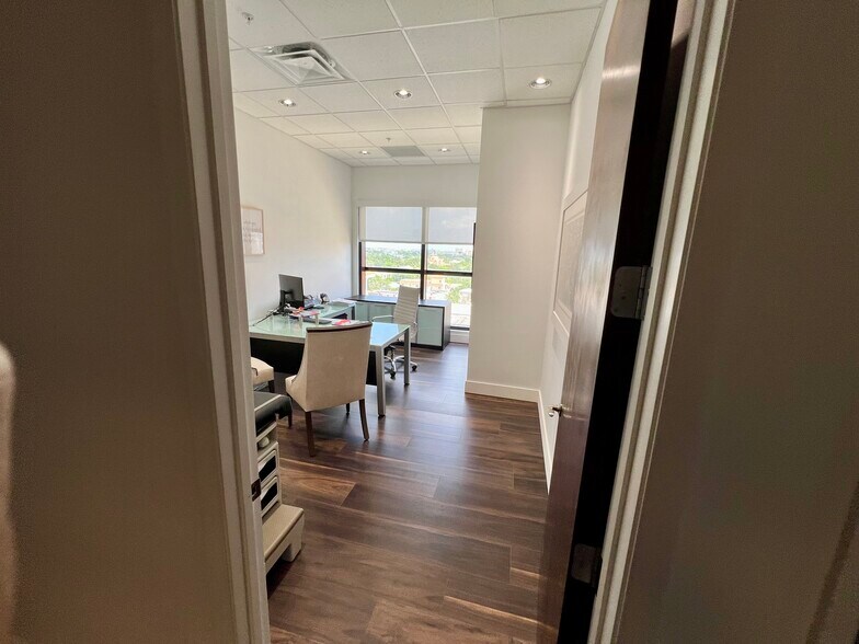 More Photos Of 2020 Ponce De Leon Blvd, Coral Gables Office For Sale