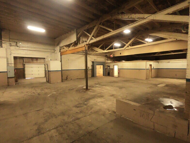 More Photos Of 145 1st Dr NE, New Philadelphia Flex For Lease