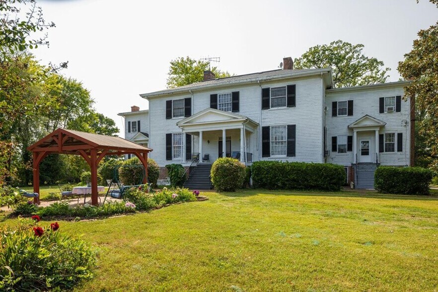 More Photos Of 850 Kinderton Rd, Clarksville Hospitality For Sale