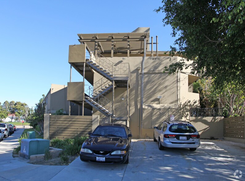 More Photos Of 2777 Nimitz Blvd, San Diego Apartments For Sale