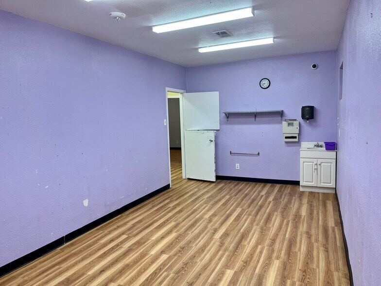 More Photos Of 2317 Handley Dr, Fort Worth General Retail For Sale