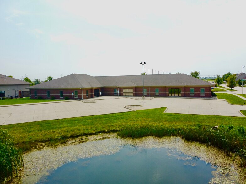 More Photos Of 1602 Tullamore Ave, Bloomington Office For Sale