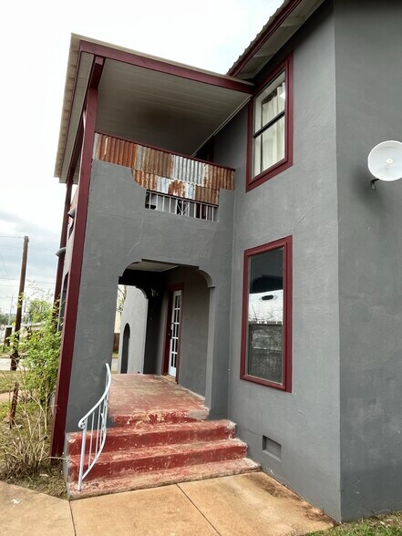More Photos Of 1600 S Ford St, Llano Storefront Retail Office For Sale