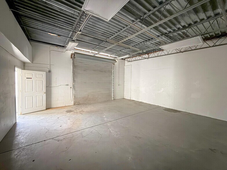 More Photos Of 7275 Waelti Dr, Melbourne Warehouse For Lease