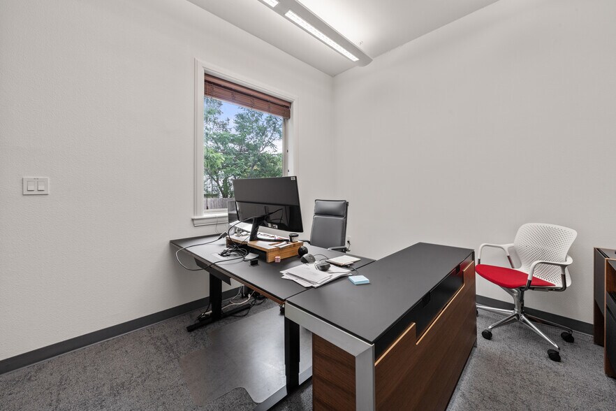 More Photos Of 2500 W William Cannon Dr, Austin Loft Creative Space For Sale