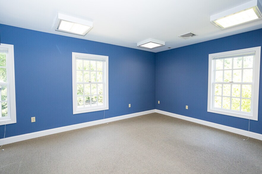 More Photos Of 178 Center St, Clinton Township Medical For Lease