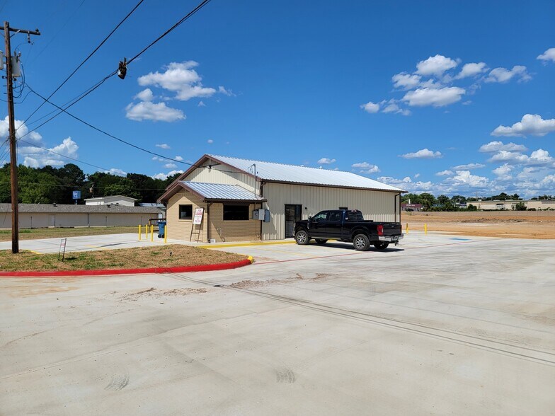 More Photos Of 1604 S Moody St, White Oak Warehouse For Lease