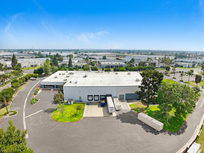 More Photos Of 3232 W MacArthur Blvd, Santa Ana Light Manufacturing For Lease