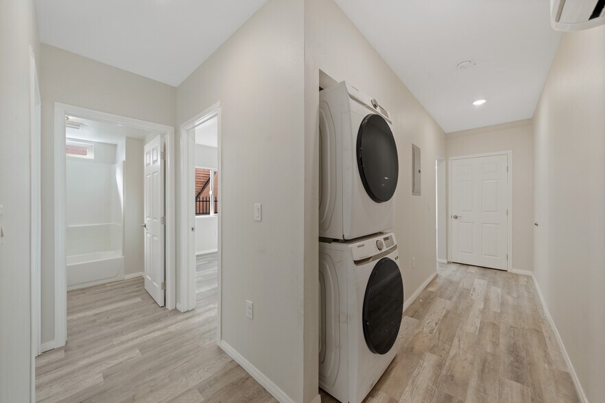 More Photos Of 324 W 51st St, Los Angeles Apartments For Sale