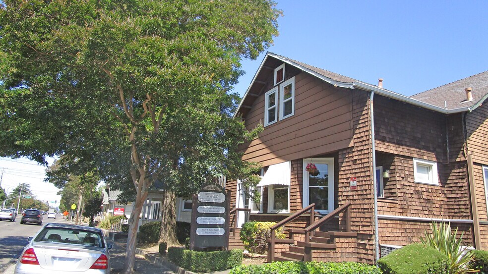 Primary Photo Of 1209-1211 College Ave, Santa Rosa Medical For Sale